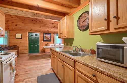 Logan Cabin | Blue Rose Cabins - Oleander Cabin