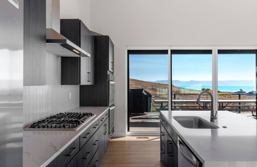 Fish Haven House | Blue Sage Modern Sleeps 27 with Pickleball and Theater