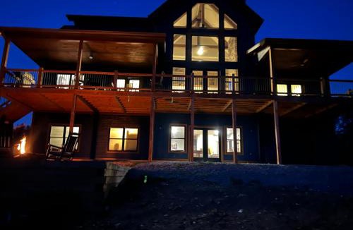 Talking Rock Villa | Blue Salamander Lodge