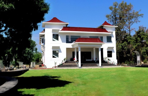 Kanda Range Hotel | Blue Sapphire
