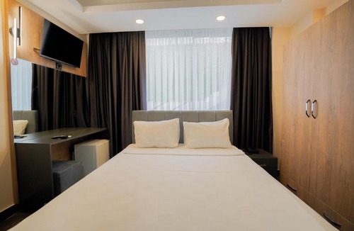 Side Hotel | Blue Serenity Hotel