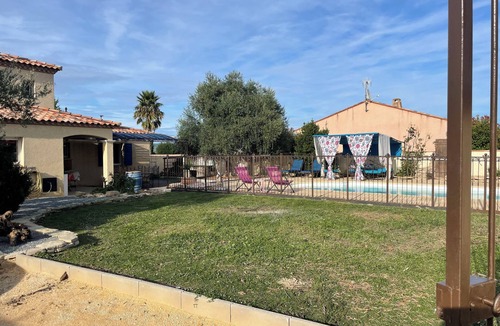 Calvisson Villa | Blue shutters, villa between sea and hills, in the heart of ❤️de la Vaunage!