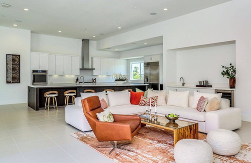 Historic Tennis Club House | Blue Skye Modern - Modern pool pad w/4 suites