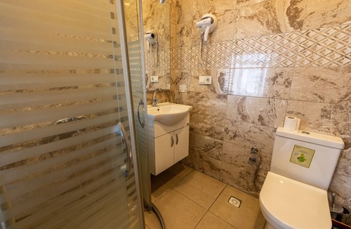 Sirinevler Mahallesi House | Blue Suit