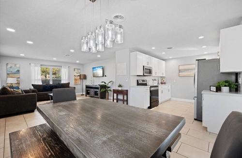Tropic House | Blue Tide – Spacious 5BR Beach Getaway w/Pool