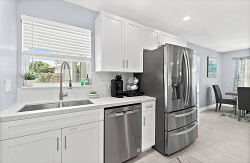 Tropic House | Blue Tide – Spacious 5BR Beach Getaway w/Pool