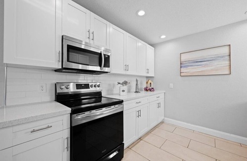 Tropic House | Blue Tide – Spacious 5BR Beach Getaway w/Pool