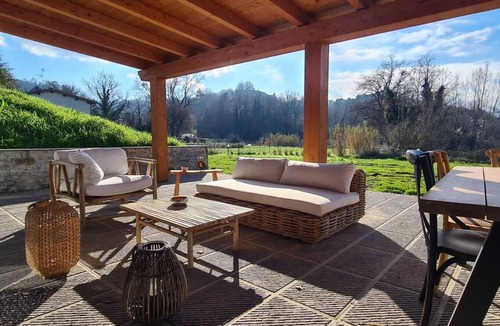Terranuova Bracciolini House | Blue villa surrounded by greenery between Arezzo Florence and Siena