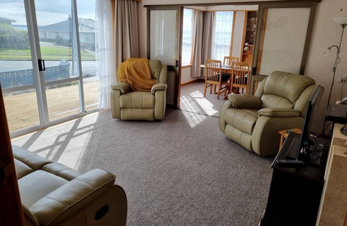Bluff House | Blue view holiday home