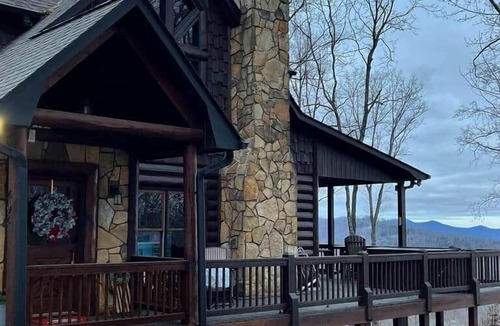 Morganton House | Blue View Lodge | Mountain Views & Movie Theater