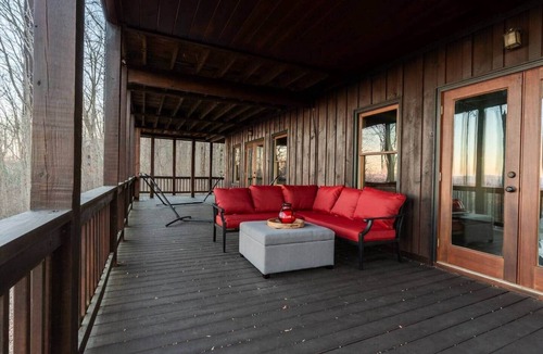 Morganton House | Blue View Lodge | Mountain Views & Movie Theater