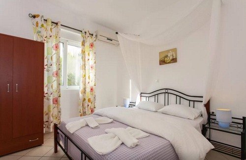 Kato Stalos Hotel | Blue Villas