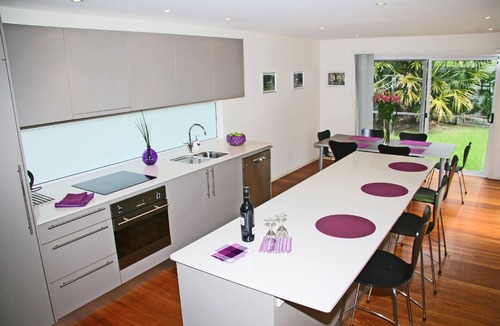 Blueys Beach House | Blue Vogue Combo, 8 bedrooms *Sleeps 16+* walk to cafes and beach