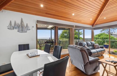 Anglesea House | Blue Water - At Anglesea