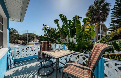 Indian Rocks Beach Apartment | Blue Water Beachside Villa 6
