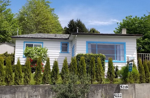 Selma Park Cottage | Blue Waters Cottage - Romantic, Hot Tub, View