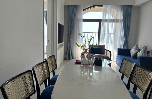 Duong To Hotel | Blue Wave