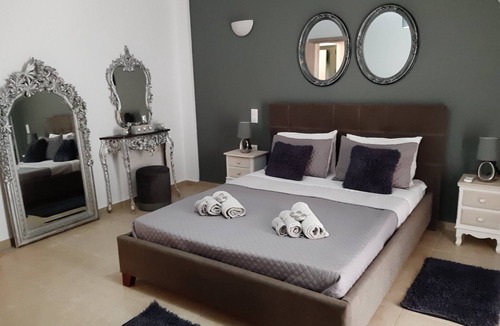 Dafnata Villa | Blue Waves Villa