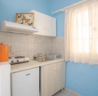 Kalamitsi Apartment | Blue White House