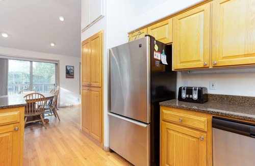 Sunriver House | BLUE05 - Spacious Home, Close to the Deschutes River, Hot Tub, 2 Ensuites