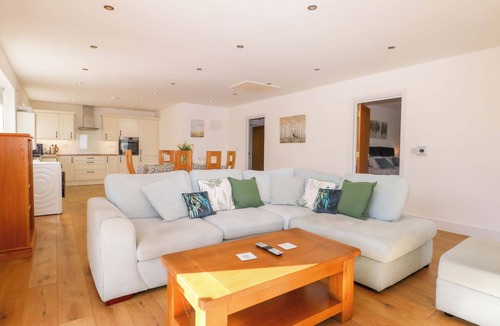 Bilting Cottage | BLUEBELL COTTAGE, family friendly, with a garden in Lenham