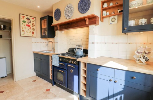 Rugeley Cottage | BLUEBELL COTTAGE, family friendly, with open fire in Rugeley