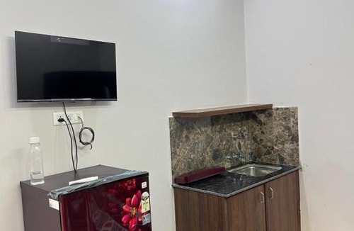 Phagwara House | BLUEBERRY PG