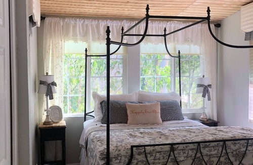Vista House | Bluebird Cottage a French Country Experience