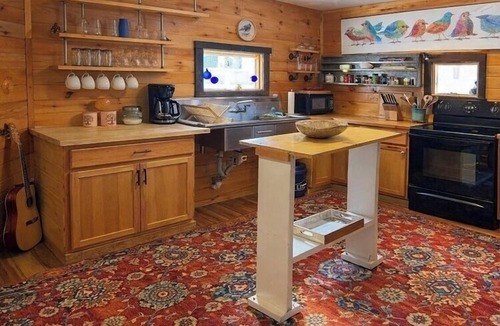 Castile Cottage | Bluebird Cottage on Silver Lake near Letchworth State Park Entrance