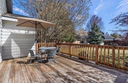 Larkspur House | Bluebird Day - Casa Virginia: Spacious 3BR home in Bend with modern amenities for a cozy stay.