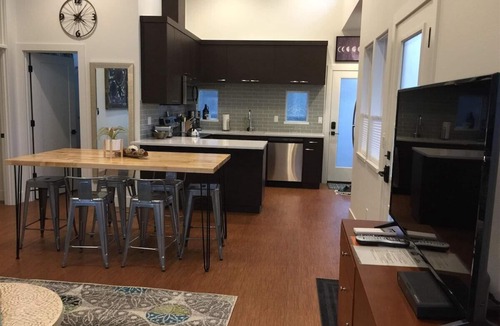 Old Bend House | Bluebird Day - Crater Retreat: Cozy 3BR home, perfect for relaxing getaways.
