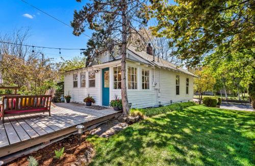 Old Bend House | Bluebird Day - Jefferson Cottage
