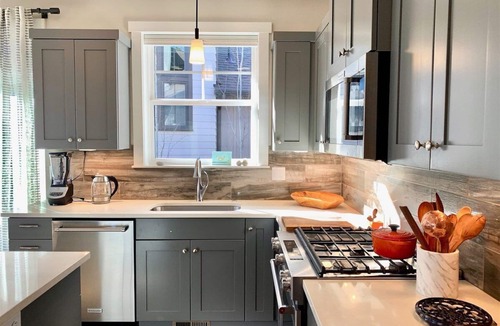 Sagewood House | Bluebird Day - River Trail House, Enjoy a cozy retreat in Bend, OR.