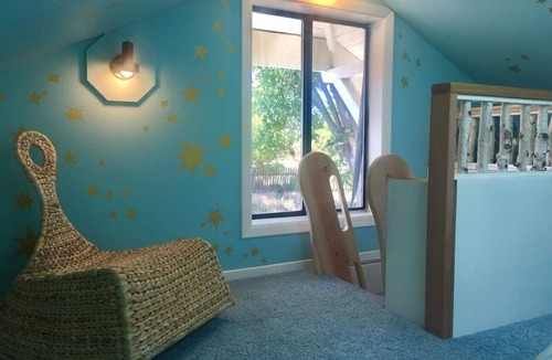 Old Bend House | Bluebird Day - Star Cottage: Cozy 2BR home in scenic Bend, OR, Hot tub, Bikes!