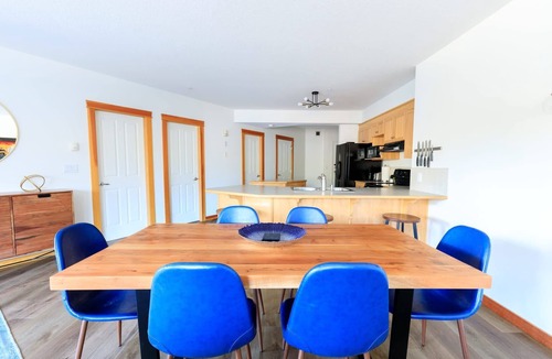 Canmore Condo | Bluebird - Spacious Luxury, Shared Rooftop Hot Tub