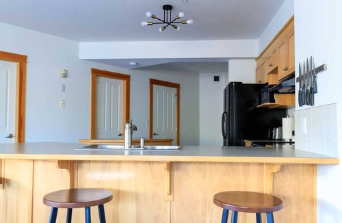 Canmore Condo | Bluebird - Spacious Luxury, Shared Rooftop Hot Tub