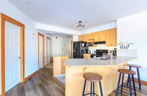 Canmore Condo | Bluebird - Spacious Luxury, Shared Rooftop Hot Tub
