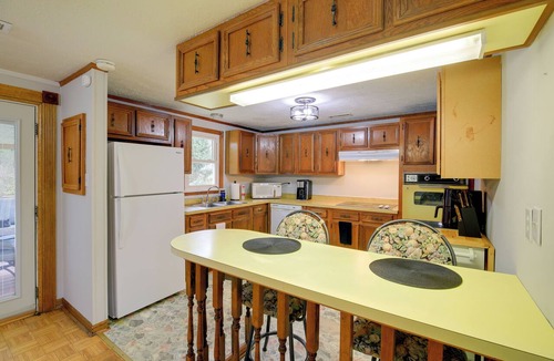Bluefield Cottage | Bluefield Home w/Covered Deck - Near Parks!