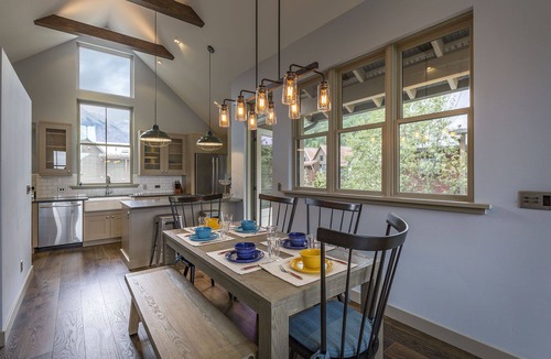 Telluride House | BLUEGRASS AVAILABLE-LUX 3BR/3.5Bth Views, deck, fp; walk to grocery & EVERYWHERE