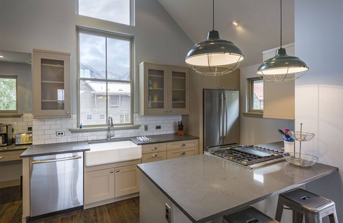 Telluride House | BLUEGRASS AVAILABLE-LUX 3BR/3.5Bth Views, deck, fp; walk to grocery & EVERYWHERE