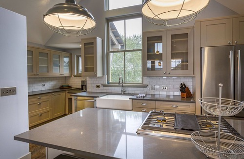 Telluride House | BLUEGRASS AVAILABLE-LUX 3BR/3.5Bth Views, deck, fp; walk to grocery & EVERYWHERE