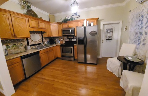 Owensboro House | Bluegrass Bungalow 2 bedrooms with large porch