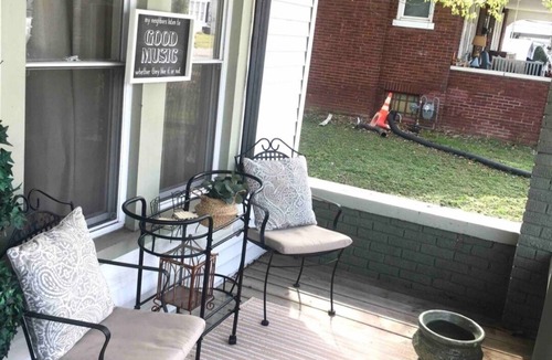 Owensboro House | Bluegrass Bungalow 2 bedrooms with large porch