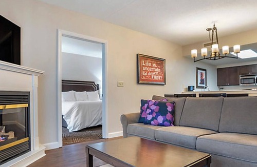 Hershey Resort | BlueGreen Resort 2 bedroom suite in Hershey. With indoor and outdoor pools