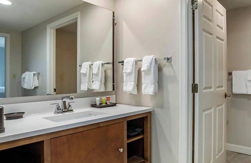Hershey Resort | BlueGreen Resort 2 bedroom suite in Hershey. With indoor and outdoor pools