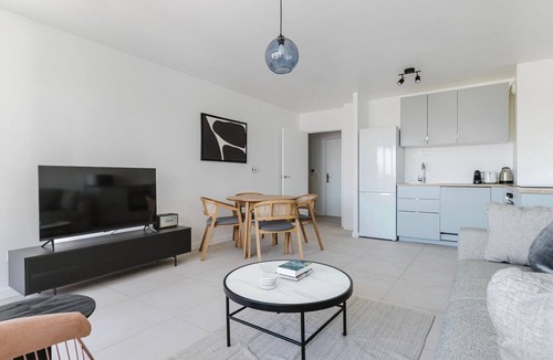 Levallois-Perret Apartment | Blueground | Anatole-France, furnished & equipped