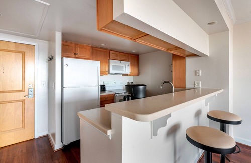 Ballston Apartment | Blueground | Ballston, pool, nr Arlington Cemetery