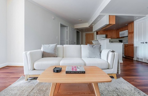 Ballston Apartment | Blueground | Ballston, pool, nr Arlington Cemetery
