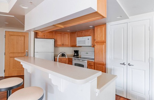 Ballston Apartment | Blueground | Ballston, pool, nr Arlington Cemetery