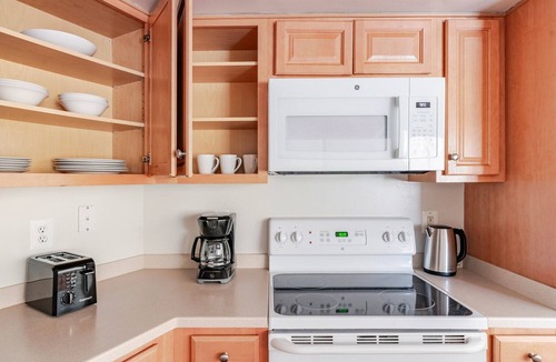 Ballston Apartment | Blueground | Ballston, pool, nr Arlington Cemetery